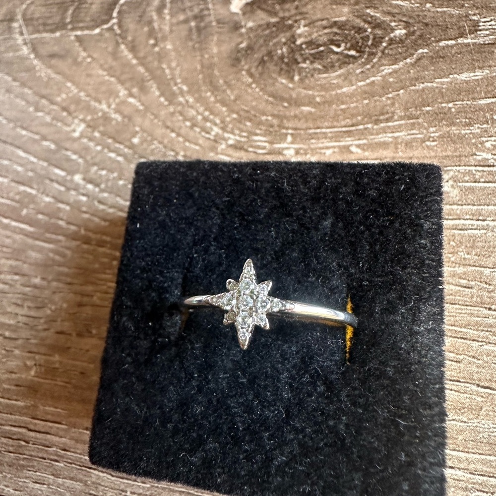 Sterling Silver Starburst CZ Ring - size 9 - Picture 5 of 7